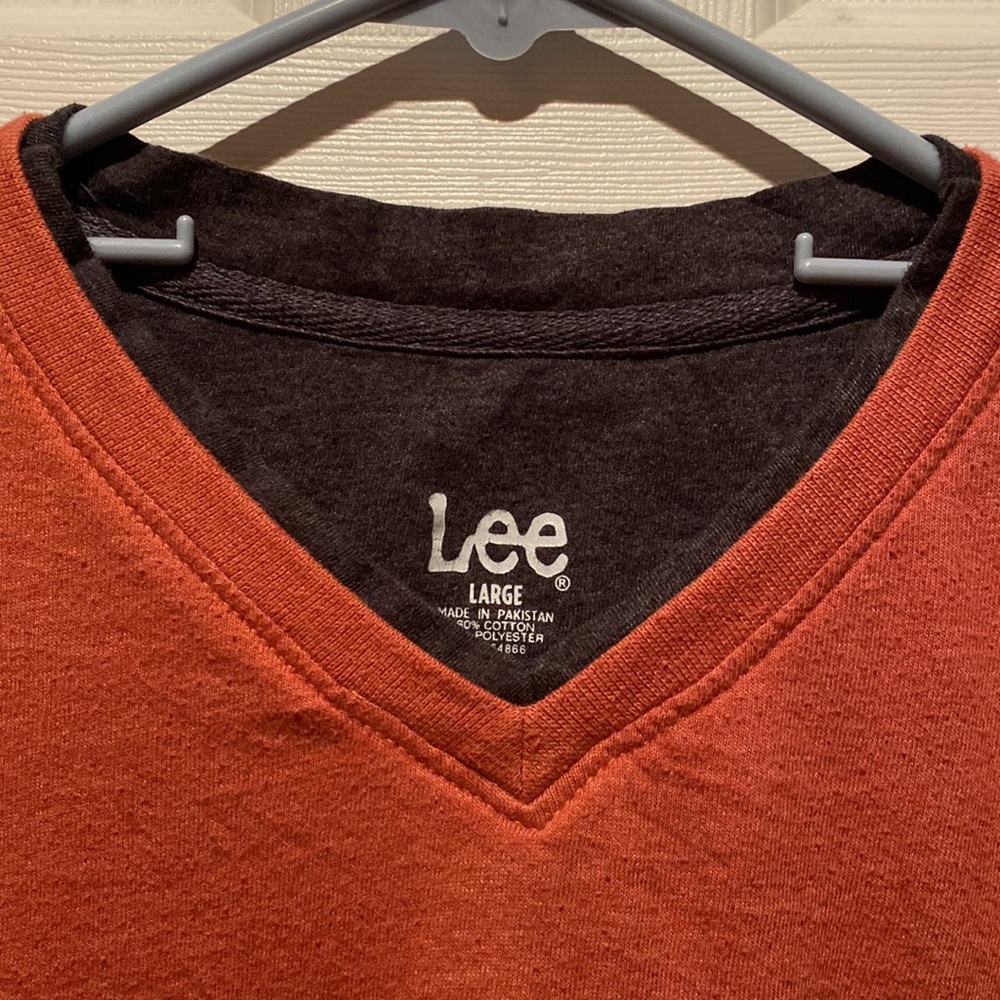 Lee Burnt Orange Long Sleeve V-Neck Shirt. Size L